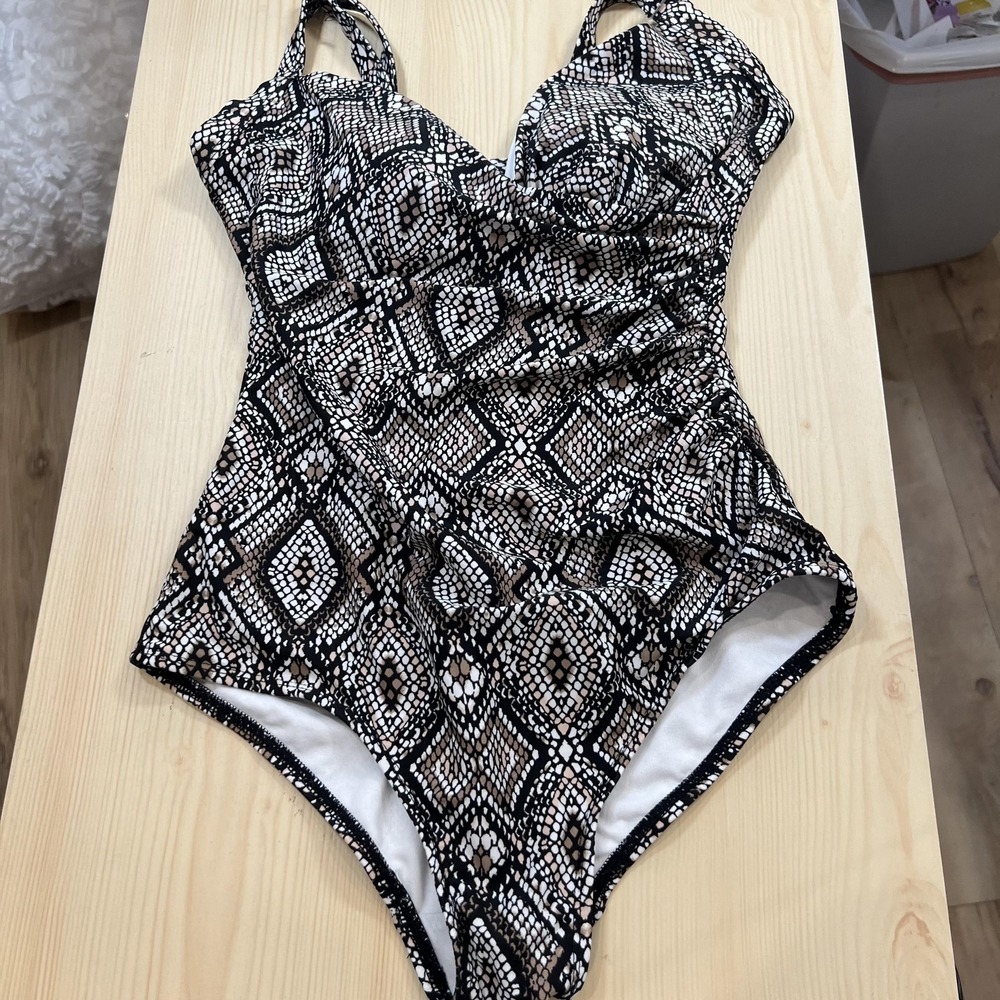 Catalina One Piece‎ Swimsuit Womens Small 4-6 Black Animal Print Ruched Swim